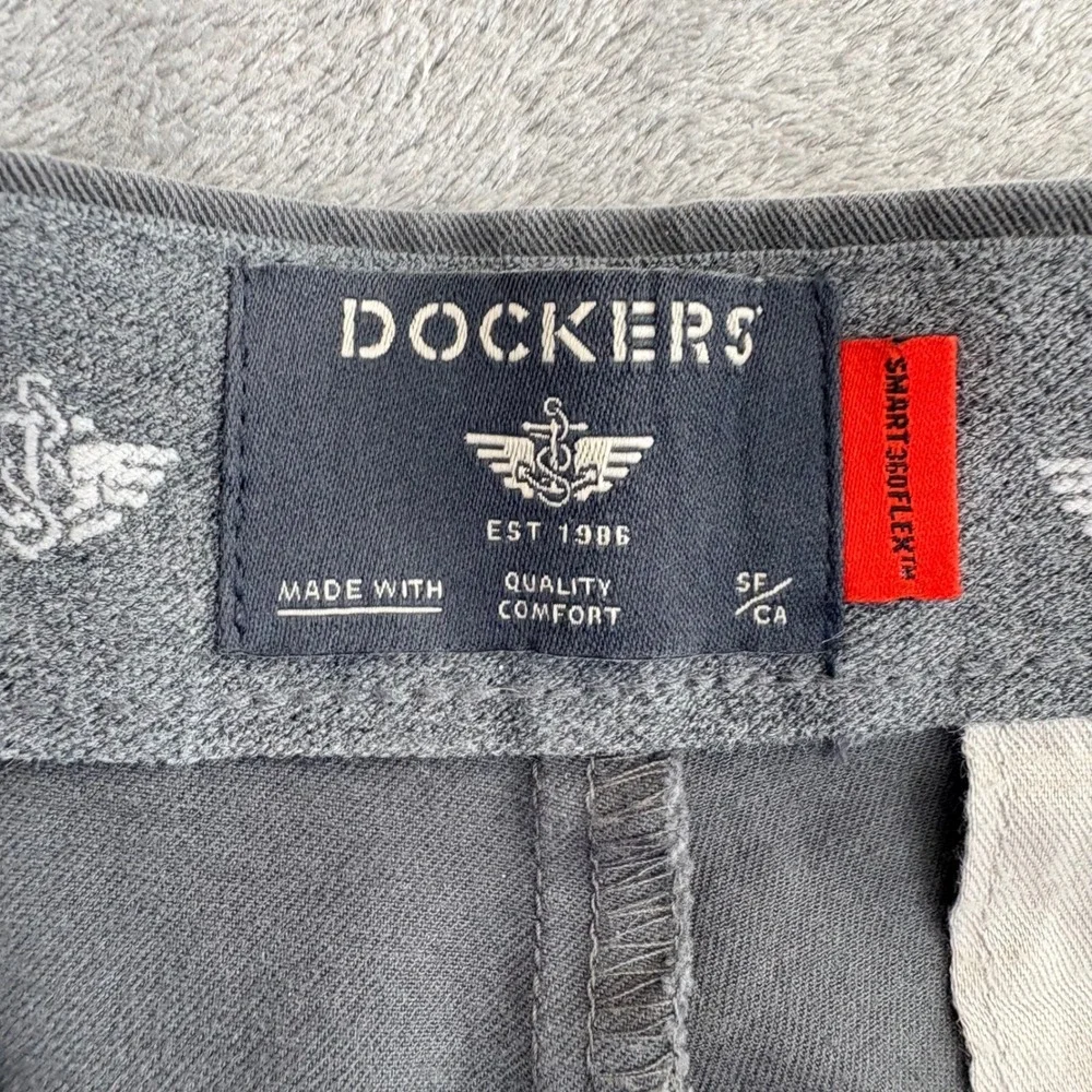 Dockers Mens 36x30 Gray Smart 360 Flex Straight Leg Flat Front Pants Chinos Work